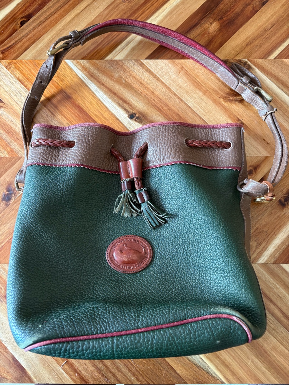 Dooney & Bourke VTG Teton Bucket Bag AWL Pebbled Green
